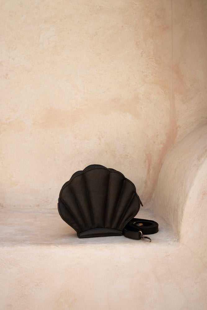 KOA SEASHELL HANDBAG // TEXTURED NOIR