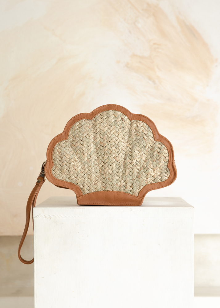 ODETTE CLUTCH // TAN