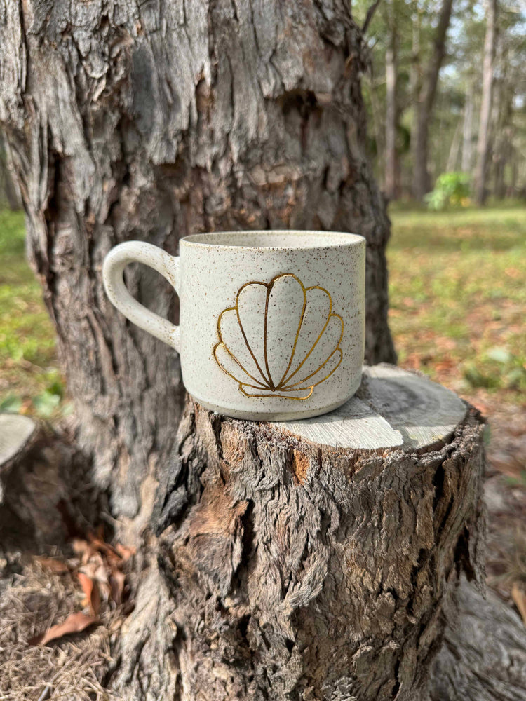 SHELL CERAMIC MUG
