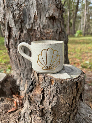 SHELL CERAMIC MUG
