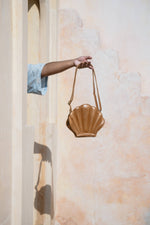 KOA SEASHELL HANDBAG // GINGERBREAD